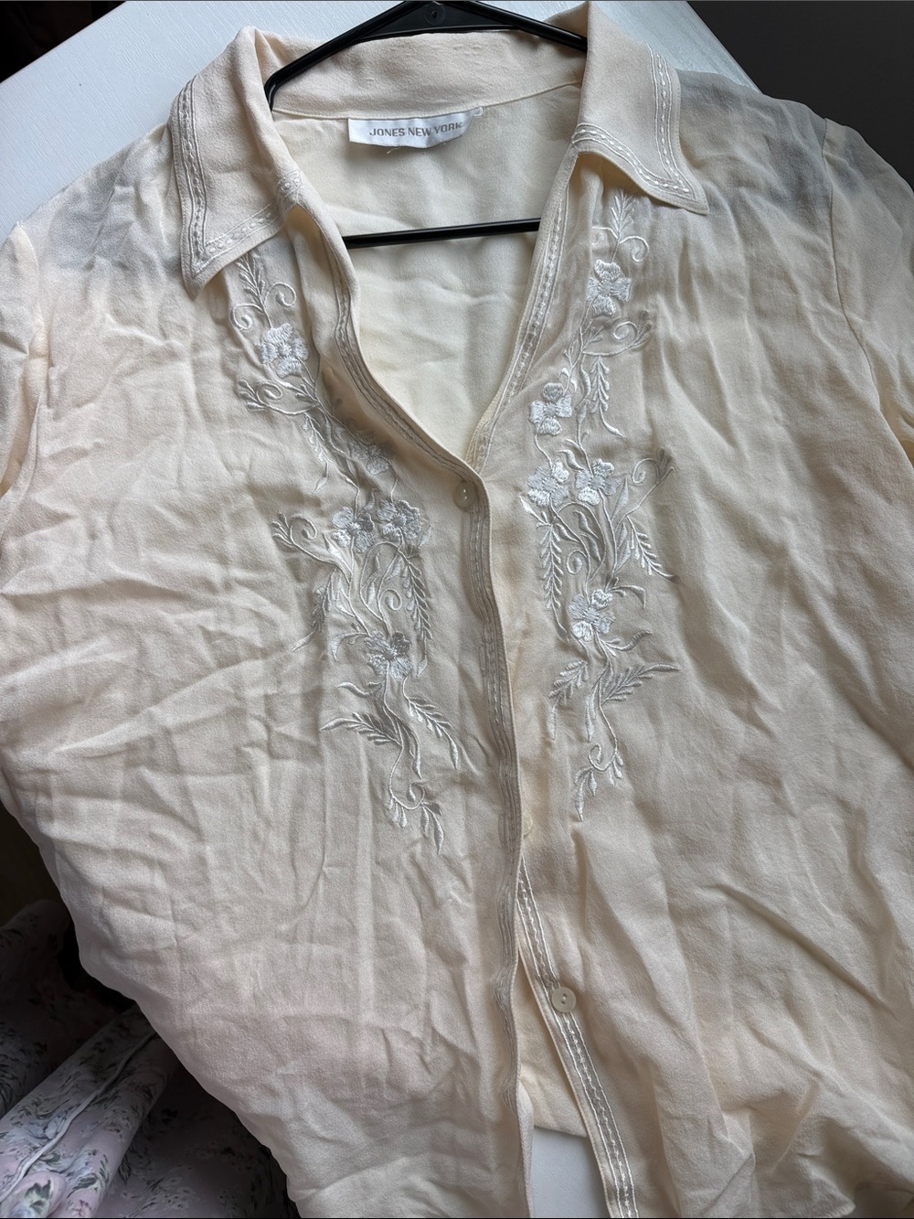 100% silk embroidered vintage jones New York blouse